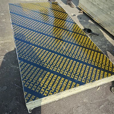 Film mit Sperrholz ausgesetzt